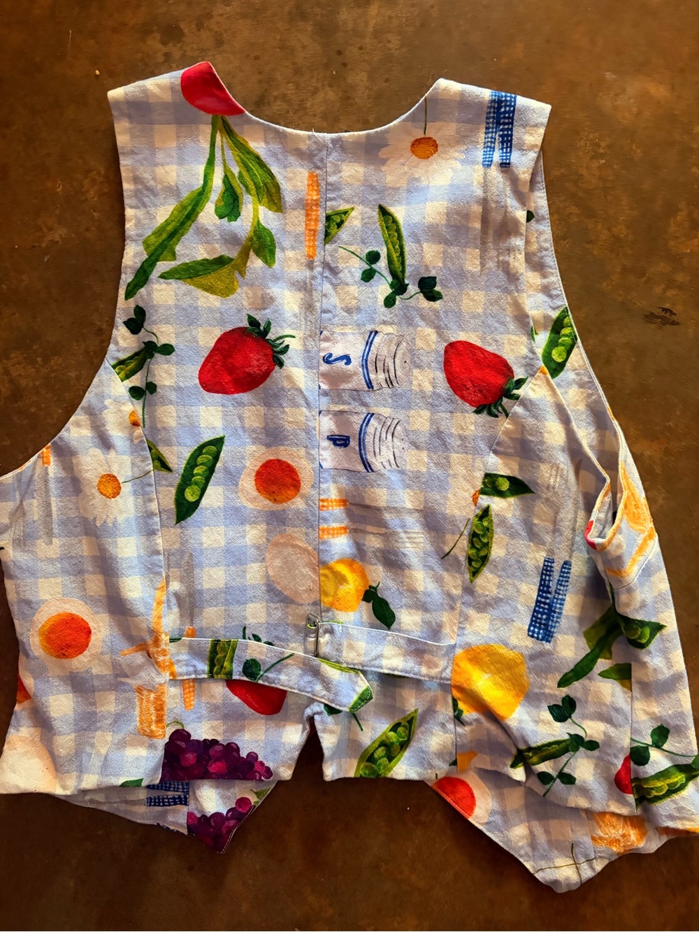 Lisa Says Gah alfresco Fruit & Garden Print Vest - Picture 3 of 3